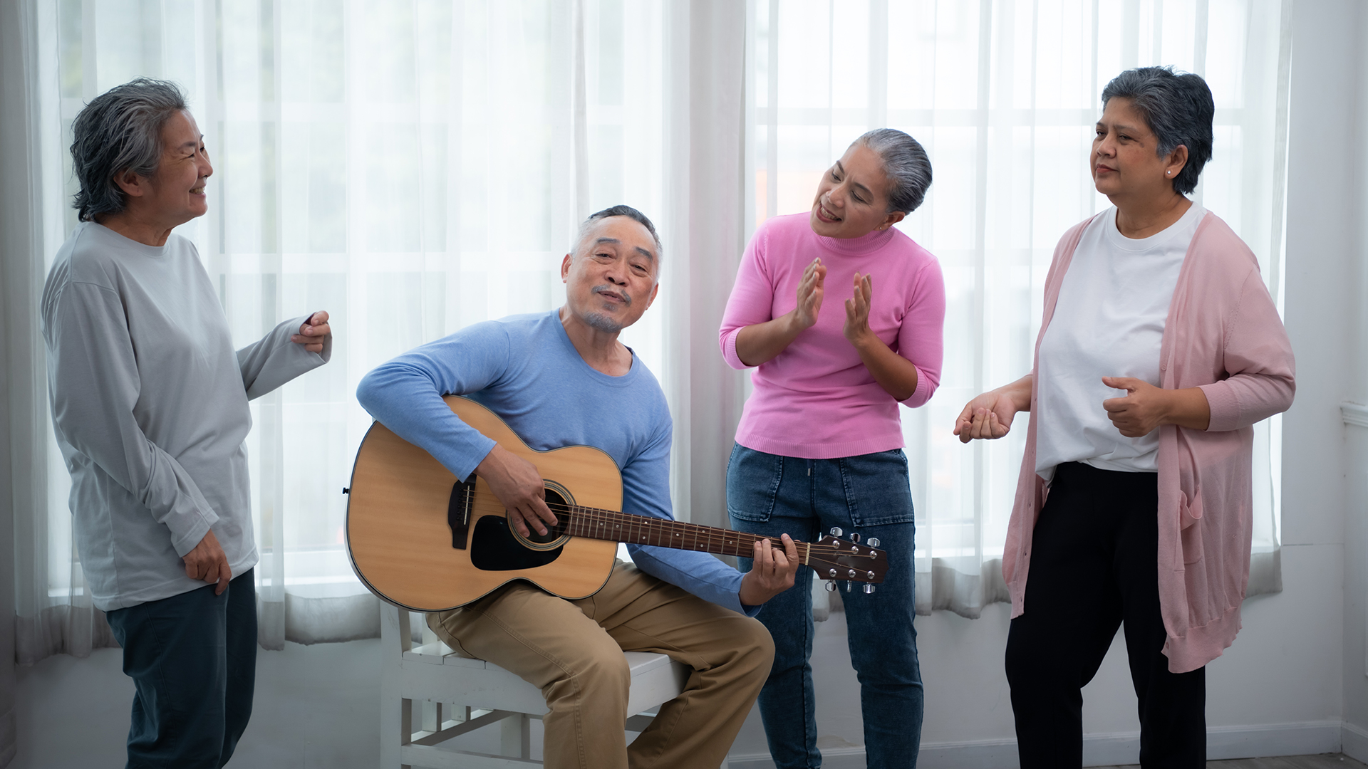 Singing-Together-Creates-Joy-for-Our-Residents