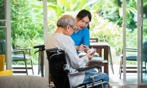 Can-Assisted-Living-Bridge-the-Caregiving-Divide-in-Singapore-