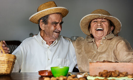old-couple-country-side